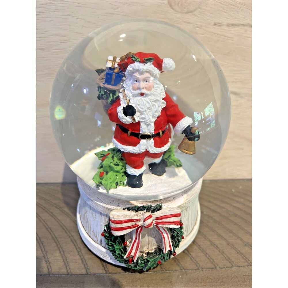 Santa Claus With Gifts Snow globe Musical Christmas White Wreath  merry xmas
